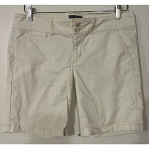 American Eagle Womens Beige Bermuda Shorts Size 4 Stretch 5 Pocket‎